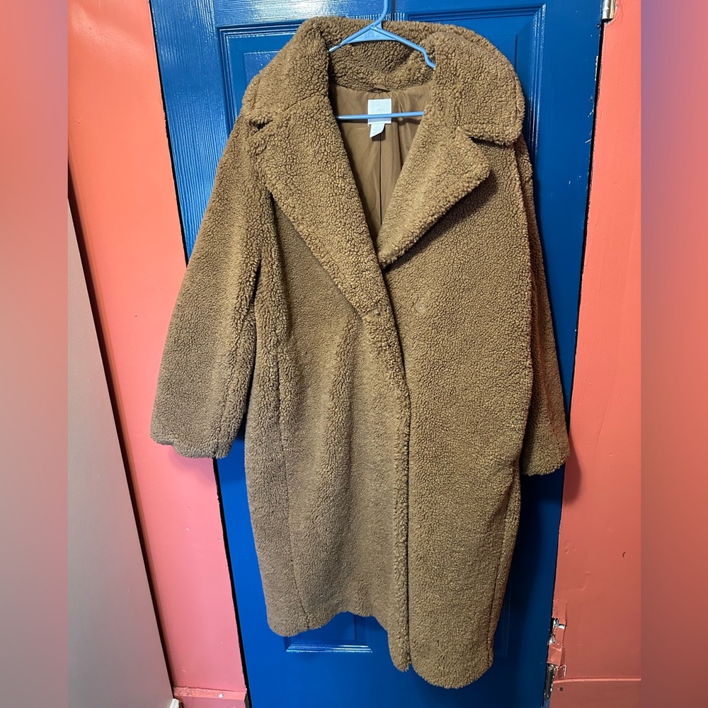 H&M women’s teddy coat 🧸